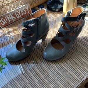 The cutest zippered cross strap ankle boot